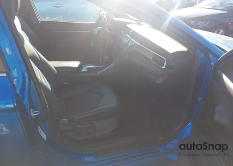 2018 Toyota Camry Se z USA, uszkodzony, nr VIN 4T1B11HK1JU132286